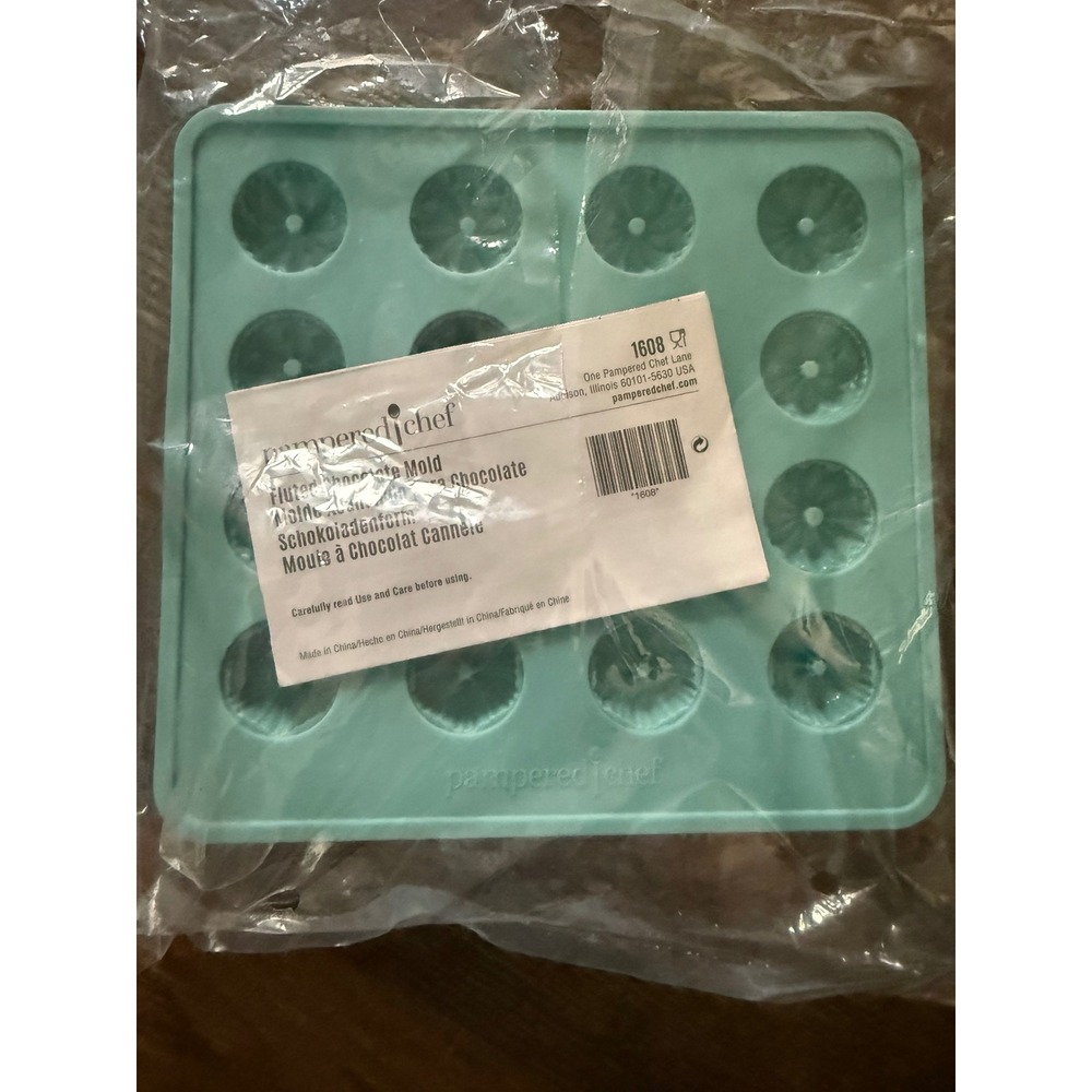 Pampered Chef Fluted Chocolate Candy Mold Silicone 16‎ Cavity Baking Dessert